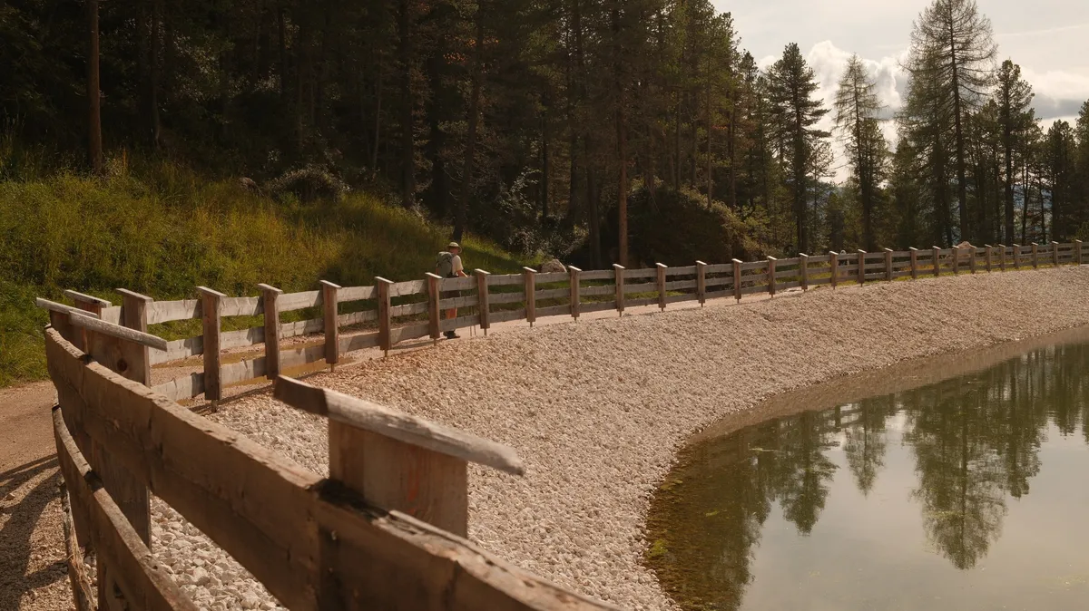 Lakeside Path · Classic Chrome