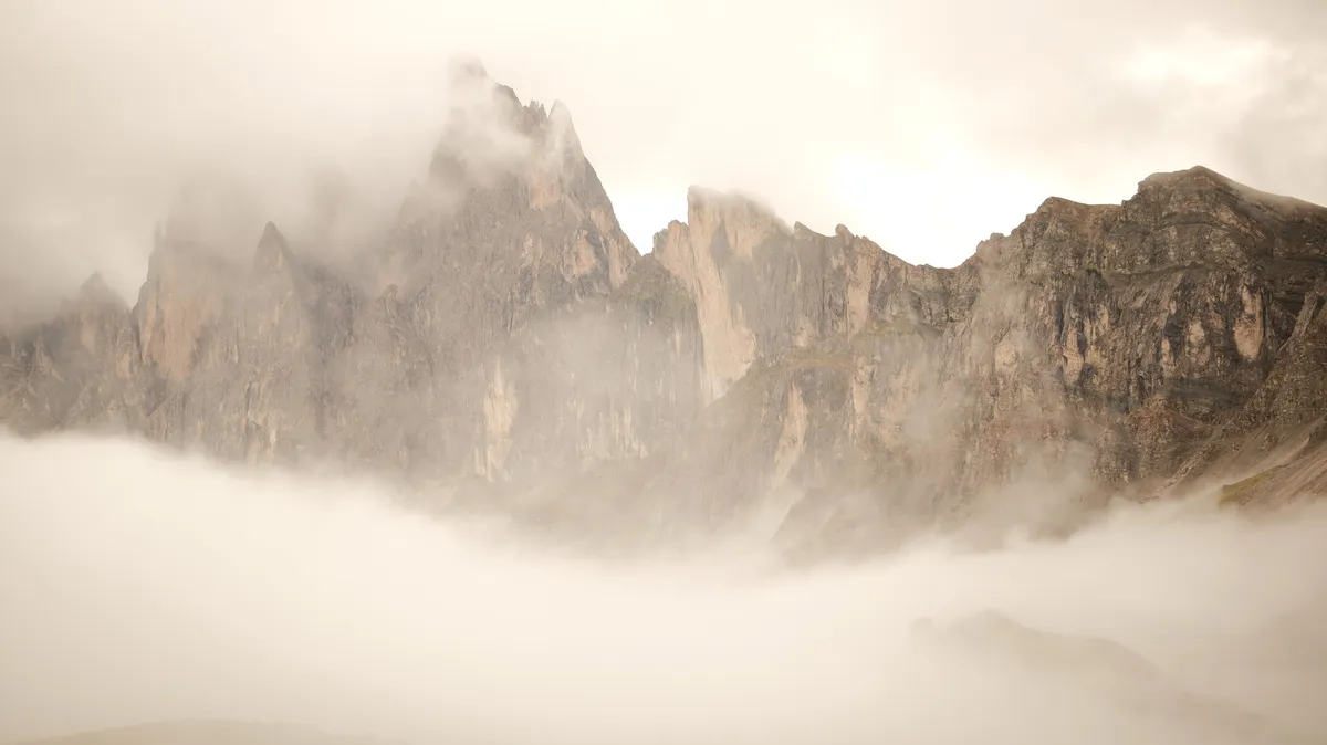 Peaks in Mist · Classic Chrome