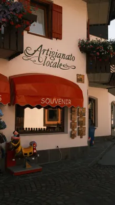 Artigianato Locale · Classic Neg.